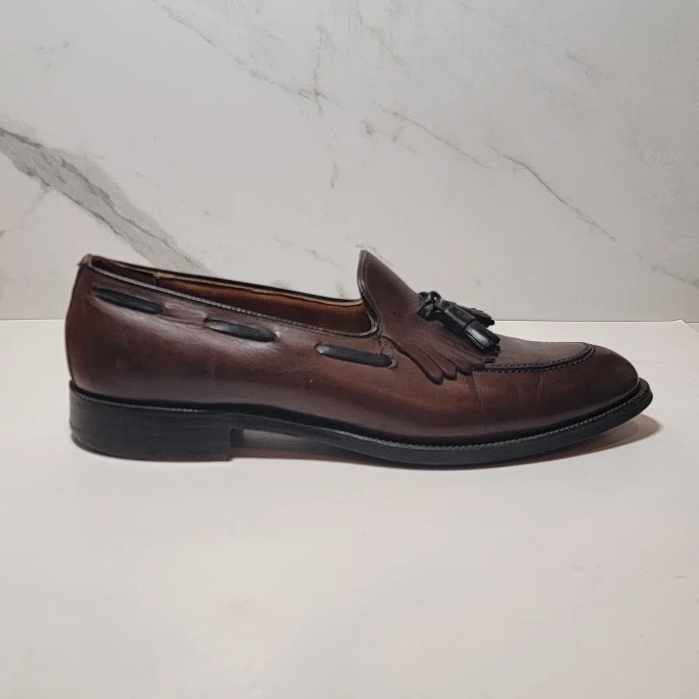 Men's Almond Toe kilt tasell leather loafers Size 11